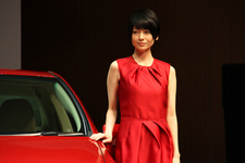 新型SAI発表会に登場した真木よう子さん