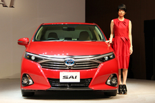 トヨタ 新型SAIと真木よう子さん