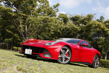 フェラーリ F12ベルリネッタ