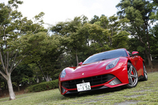 フェラーリ F12ベルリネッタ