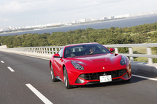 フェラーリ F12ベルリネッタ