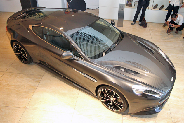 ASTON MARTIN Vanquish Centenary Edition(アストンマーティン ヴァンキッシュ 100周年記念エディション)