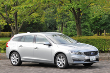 ボルボ V60 T4 SE[2014年モデル／ボディカラー：エレクトリックシルバーメタリック]　エクステリア