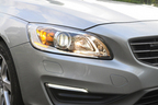 ボルボ V60 T4 SE[2014年モデル／ボディカラー：エレクトリックシルバーメタリック]　新形状のヘッドランプ周り