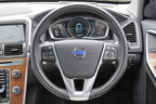 ボルボ XC60 T6 AWD[2014年モデル／インテリアカラー：ブロンド＆オフブラック(本革スポーツシート)]　インテリア・ステアリングホイール