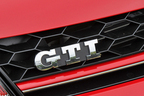 フォルクスワーゲン 新型 ゴルフGTI(GOLF7)[ボディカラー：トルネードレッド]　GTI専用ハニカムグリル＆GTIエンブレム
