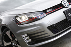 フォルクスワーゲン 新型 ゴルフGTI(GOLF7)[ボディカラー：タングステンシルバーメタリック]　LEDポジション付バイキセノンヘッドランプ