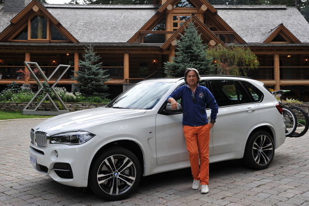 BMW 新型X5と自動車評論家の九島辰也氏