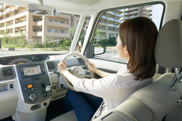 ダイハツ 新型タント フロントクォーターウインドゥ