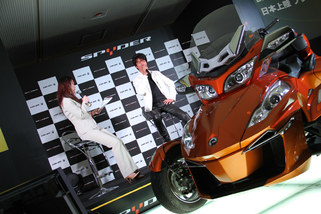 BRP Can-Am Spyder ロードスター発表会に登場した俳優の中村トオル氏