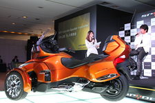 BRP Can-Am Spyder ロードスター
