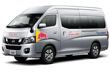 日産が「インフィニティ・レッドブル・レーシングチームへ供給する「NV350キャラバン」