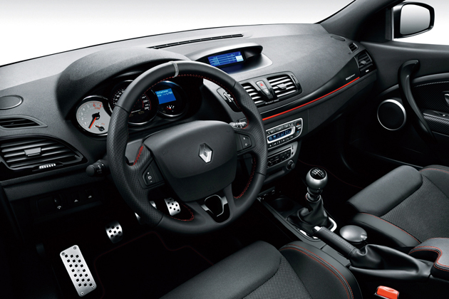 「メガーヌ ルノー・スポール レッドブル・レーシング RB8」チルト&テレスコピック機能付きレザーステアリング(シルバーセンターポイントステッチ、レッドステッチ入り)