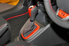 ルノー 新型 ルーテシア ルノー・スポール シャシー カップ(ボディカラー：ジョン シリウスM)[2013/10/14 新型ルーテシア ルノー・スポール発表会]