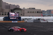 08年のスーパーGTチャンピオンマシンであるXANAVI NISMO GT-R・auto sport ピットストップチャレンジ対決