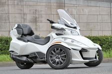 BRP「Can-Am Spyder ロードスター」