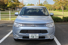 三菱「アウトランダーPHEV」