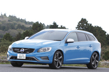 ボルボ V60 T6 AWD R-DESIGN [2014年モデル] ボディカラー：レーベルブルー（R-DESIGN専用色）