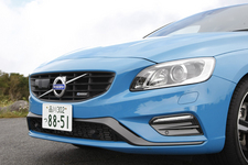 ボルボ V60 T6 AWD R-DESIGN [2014年モデル] ボディカラー：レーベルブルー（R-DESIGN専用色）