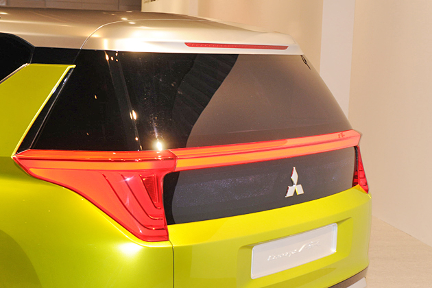 三菱自動車、コンパクトMPV「Concept AR」を世界初披露|東京