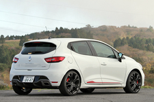 ルノー 新型 ルーテシア「R.S.(ルノースポール) シャシー カップ」[ボディカラー：ブラン グラシエ]　エクステリア・リアビュー