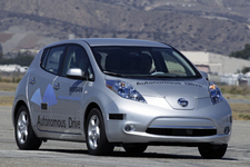 8月に公開されたAutonomous Drive（自動運転車両）の試作車