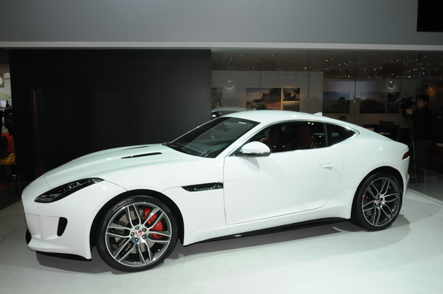 東京モーターショー13 現地速報 2シーターオープンスポーツ Fタイプのクーペモデル Fタイプ クーペ がワールドプレミア 画像ギャラリー No 1 特集 Mota