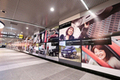 ジープ、オーナーの愛車写真とエピソードで構成された、全長29mの連続ポスターが渋谷駅に登場！