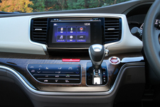 ホンダ 新型 オデッセイ「G」[FF／7人乗り(2列目プレミアムクレードルシート装着車)]