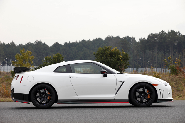 希少 NISSAN GT-R NISMO 2014 ホワイトパール 日産 GT-R NISMO・GT-R 2014年モデル 試乗レポート／河口まなぶ