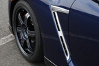日産 GT-R Pure edition(2014年モデル)[ボディカラー：オーロラフレアブルーパール]
