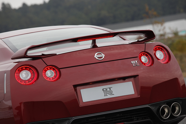 日産 GT-R Premium edition(2014年モデル)[ボディカラー：ゴールドフレークレッドパール(新色)]