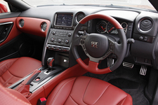 日産 GT-R Premium edition(2014年モデル)[シート／カラー：セミアニリン本革／アンバーレッド]