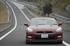 日産 GT-R Premium edition(2014年モデル)[ボディカラー：ゴールドフレークレッドパール(新色)]　試乗レポート／河口まなぶ　2