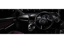 マツダ デミオ 13-SKYACTIV シューティングスター マゼンタ