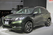 【ホンダ「VEZEL(ヴェゼル)」発表会[2013/12/19]】ホンダ 新型SUV「VEZEL(ヴェゼル)」VEZEL HYBRID Z[FF／ボディカラー：ミスティグリーン・パール]