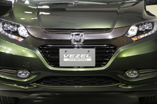 【ホンダ「VEZEL(ヴェゼル)」発表会[2013/12/19]】ホンダ 新型SUV「VEZEL(ヴェゼル)」VEZEL HYBRID Z[FF／ボディカラー：ミスティグリーン・パール]