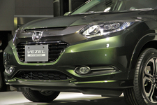 【ホンダ「VEZEL(ヴェゼル)」発表会[2013/12/19]】ホンダ 新型SUV「VEZEL(ヴェゼル)」VEZEL HYBRID Z[FF／ボディカラー：ミスティグリーン・パール]