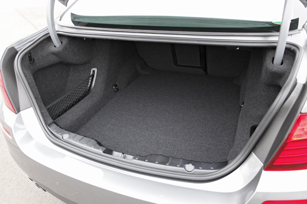 Hさん　　　BMW5シリーズ THE5 50th Anniversary Edition 登場 - 三鷹・調布 BMWスタッフ