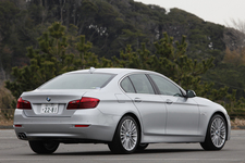 ニュー BMW 5シリーズ「523i Luxury」[2014年マイナーチェンジモデル／ボディカラー：グレーシャー・シルバー]