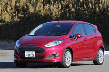 フォード 新型 フィエスタ 1.0 エコブースト(Ford New Fiesta 1.0 EcoBoost)[ボディカラー：ホントマゼンタメタリック]