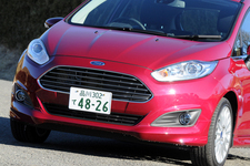 フォード 新型 フィエスタ 1.0 エコブースト(Ford New Fiesta 1.0 EcoBoost)[ボディカラー：ホントマゼンタメタリック]