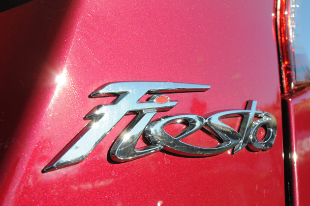 フォード 新型 フィエスタ 1.0 エコブースト(Ford New Fiesta 1.0 EcoBoost)[ボディカラー：ホントマゼンタメタリック]