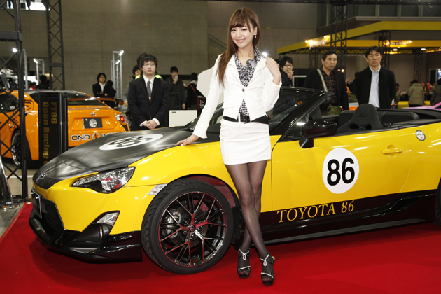 東京オートサロン2014　トヨタ・GAZOOレーシング　加藤桃子さん