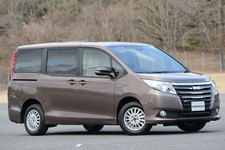 トヨタ 新型「ノア ハイブリッド」