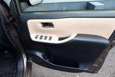 トヨタ 新型「ノア ハイブリッド」