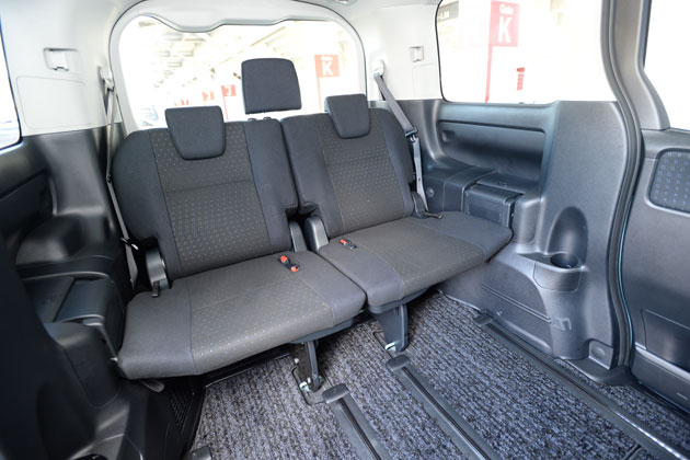 トヨタ 新型「ヴォクシー ハイブリッド 」