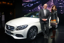 メルセデス・ベンツ 新型Cクラスと吉田由美さん