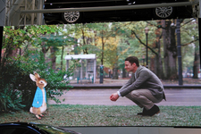 トヨタ 新型 ノア＆ノア ハイブリッド TVCM「登場」編より[トヨタ 新型「ヴォクシー／ノア」報道発表会(2014/01/20)]