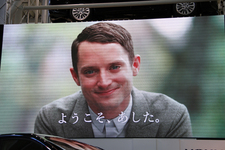 トヨタ 新型 ノア＆ノア ハイブリッド TVCM「登場」編より[トヨタ 新型「ヴォクシー／ノア」報道発表会(2014/01/20)]